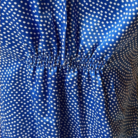 💙BANANA REPUBLIC BLUE & WHITE RUFFLE SHORT SLEEVE TOP SIZE SMALL💙 - Picture 6 of 14